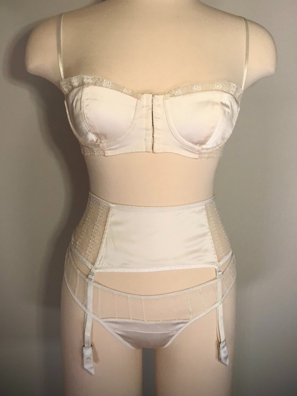 KIKI DE MONTPARNASSE MUSE CORSELETTE BRA SET